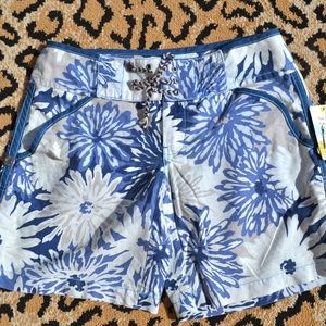 Free People blue floral shorts never worn, size 0